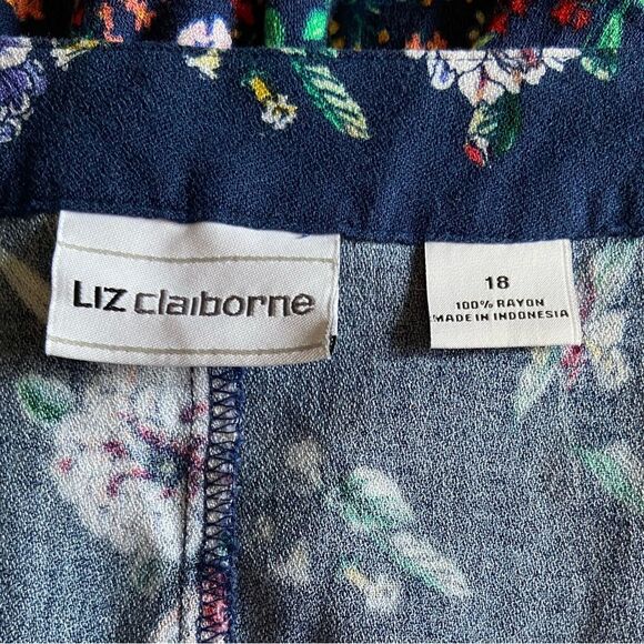 Liz Claiborne Navy Blue and Floral Faux Wrap Skirt Size 18 - Picture 5 of 5